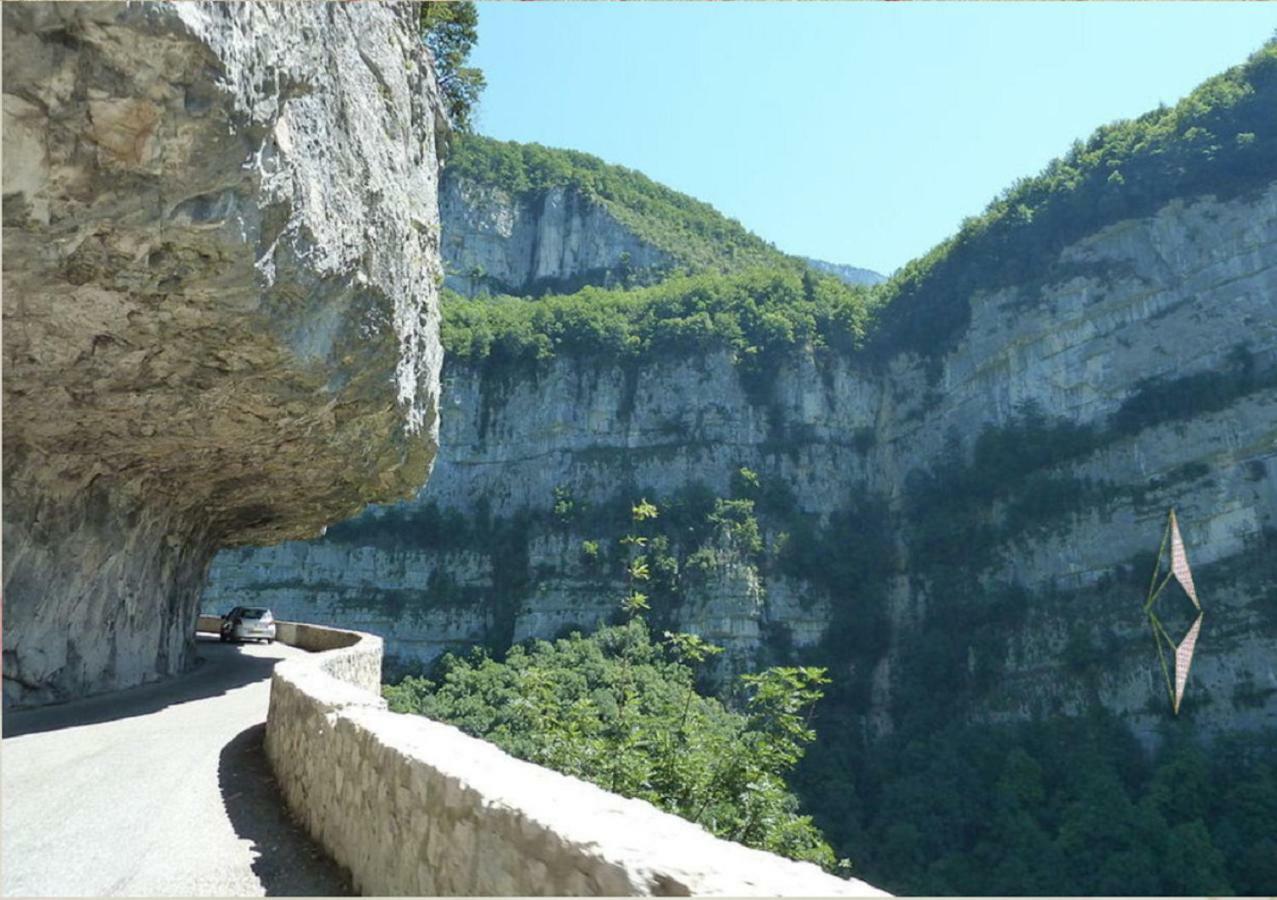 Okami Du Vercors Saint-Laurent-en-Royans Extérieur photo
